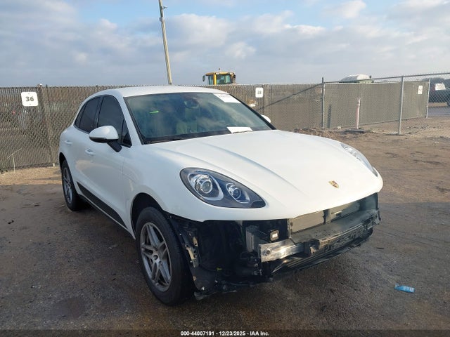 2018 PORSCHE MACAN WP1AA2A55JLB10189 Photo 0