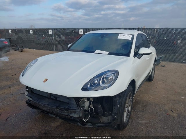2018 PORSCHE MACAN WP1AA2A55JLB10189 Photo 1