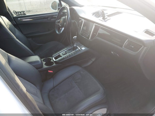 2018 PORSCHE MACAN WP1AA2A55JLB10189 Photo 4