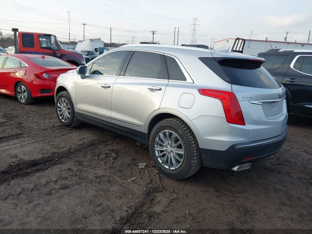 2017 CADILLAC XT5 1GYKNBRS1HZ183341 Photo 2