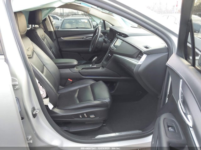 2017 CADILLAC XT5 1GYKNBRS1HZ183341 Photo 4