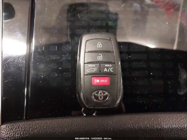 Toyota BZ4X XLE 2025 JTMABACA3SA102284 Image 11