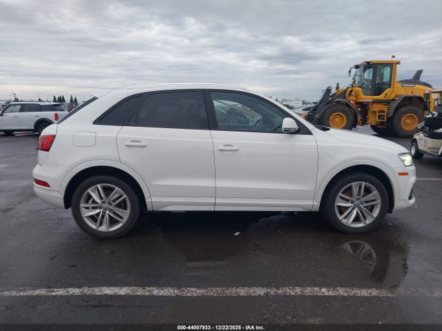 WA1ECCFS9HR006436 Audi Q3 2.0t Premium