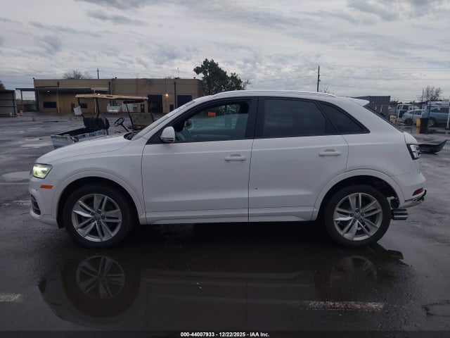 WA1ECCFS9HR006436 Audi Q3 2.0t Premium