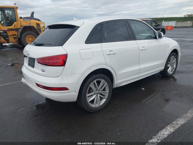 WA1ECCFS9HR006436 Audi Q3 2.0t Premium
