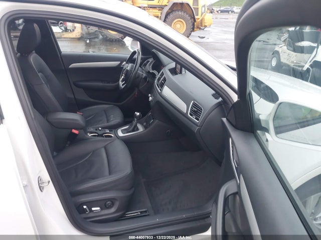 WA1ECCFS9HR006436 Audi Q3 2.0t Premium