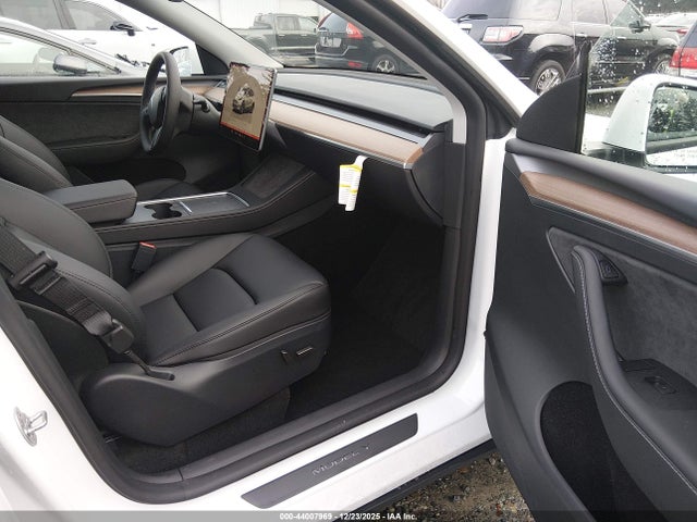Продаж на аукціоні авто 2024 Tesla Model Y Long Range Dual Motor All-wheel Drive, vin: 7SAYGDEE8RF078148, номер лоту: 44007969