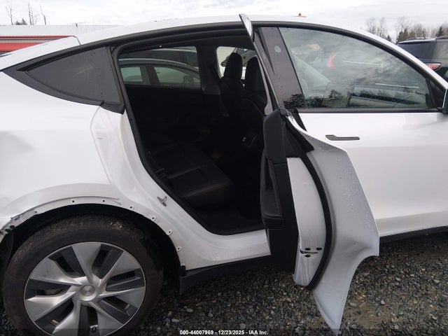 Продаж на аукціоні авто 2024 Tesla Model Y Long Range Dual Motor All-wheel Drive, vin: 7SAYGDEE8RF078148, номер лоту: 44007969