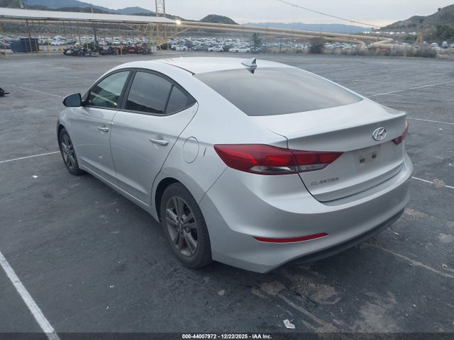 5NPD84LFXJH267815 Hyundai ELANTRA SEL
