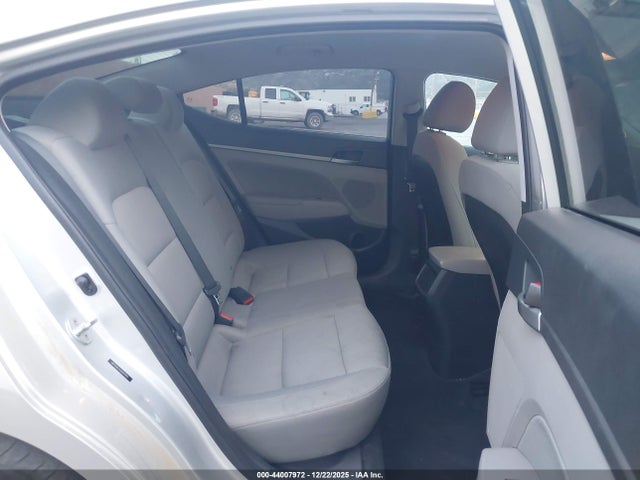 5NPD84LFXJH267815 Hyundai ELANTRA SEL