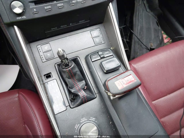 2016 LEXUS IS 200T JTHBA1D21G5030661 Photo 10