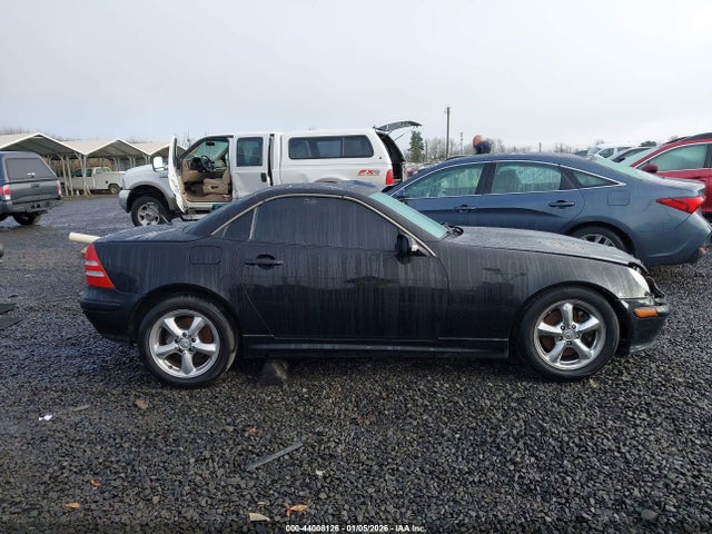 44008126 :رقم المزاد ، WDBKK65F42F268714 vin ، 2002 Mercedes-benz Slk 320 مزاد بيع