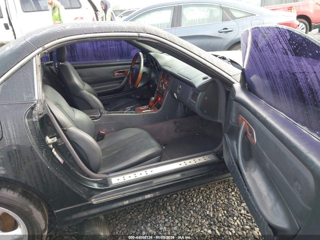 44008126 :رقم المزاد ، WDBKK65F42F268714 vin ، 2002 Mercedes-benz Slk 320 مزاد بيع