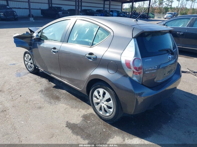 2013 TOYOTA PRIUS C JTDKDTB31D1552810 Photo 2