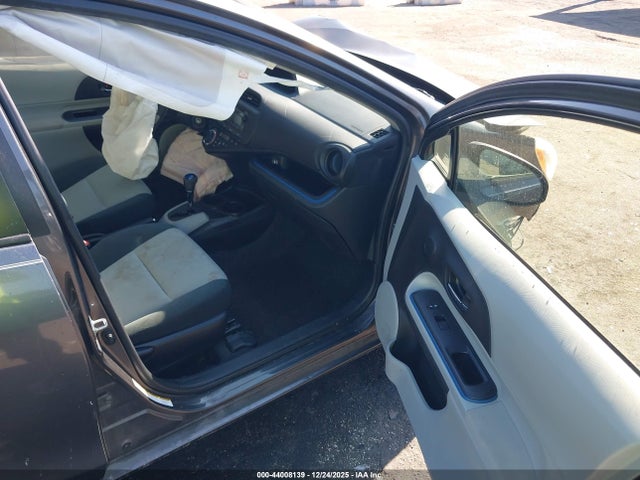 2013 TOYOTA PRIUS C JTDKDTB31D1552810 Photo 4