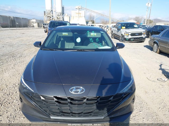 5NPLM4AG2NH075703 Hyundai ELANTRA SEL