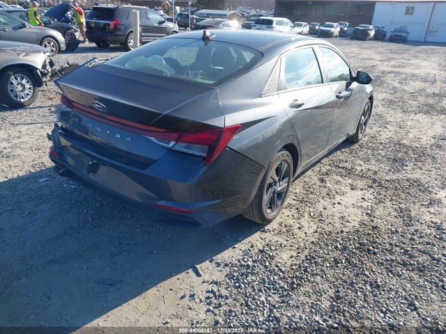 5NPLM4AG2NH075703 Hyundai ELANTRA SEL