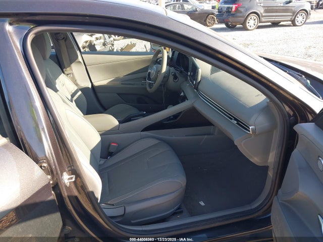5NPLM4AG2NH075703 Hyundai ELANTRA SEL