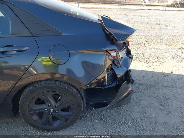 5NPLM4AG2NH075703 Hyundai ELANTRA SEL
