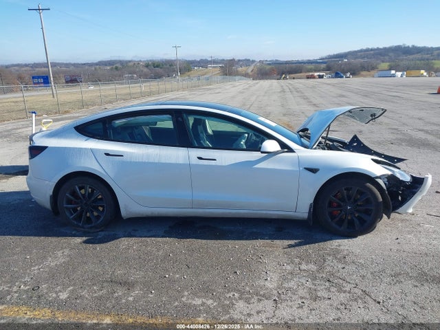 2022 Tesla Model 3 Long Range Dual Motor All-wheel Drive მანქანა იყიდება აუქციონზე, vin: 5YJ3E1EB3NF188522, აუქციონის ნომერი: 44008426