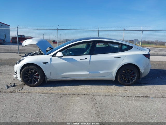 2022 Tesla Model 3 Long Range Dual Motor All-wheel Drive მანქანა იყიდება აუქციონზე, vin: 5YJ3E1EB3NF188522, აუქციონის ნომერი: 44008426
