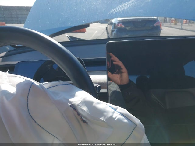 2022 Tesla Model 3 Long Range Dual Motor All-wheel Drive მანქანა იყიდება აუქციონზე, vin: 5YJ3E1EB3NF188522, აუქციონის ნომერი: 44008426