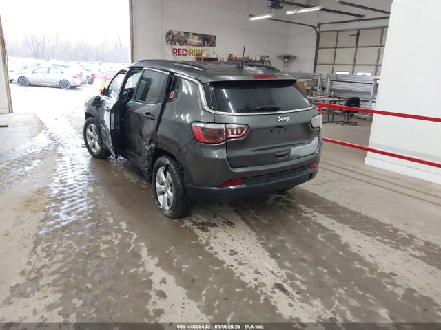 Jeep Compass Latitude Fwd 2018 3C4NJCBB0JT309152 Image 3