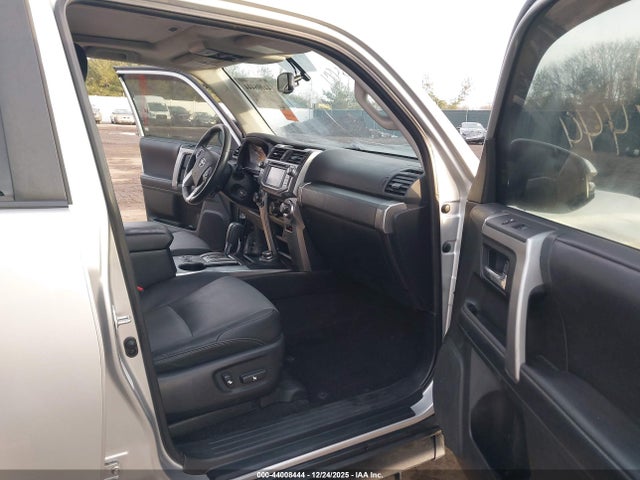 2019 TOYOTA 4RUNNER JTEBU5JRXK5640192 Photo 4
