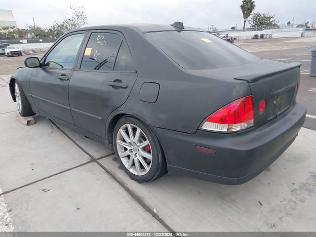 2005 LEXUS IS 300 JTHBD192550094289 Photo 2