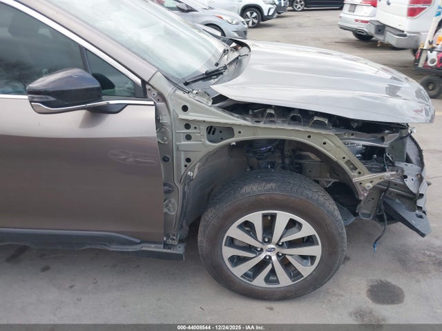 4S4BTAFC3R3114640 Subaru Outback Premium