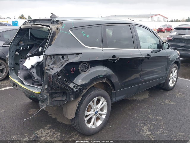 1FMCU9GD4KUA21147 Ford ESCAPE SE