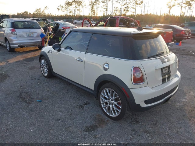 2010 MINI JOHN COOPER WORKS WMWMF9C59ATF97564 Photo 2