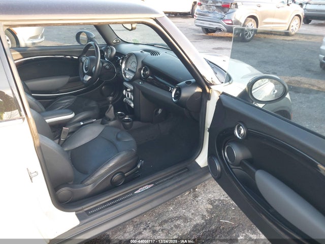 2010 MINI JOHN COOPER WORKS WMWMF9C59ATF97564 Photo 4