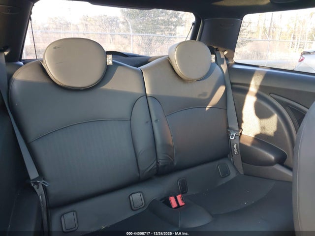 2010 MINI JOHN COOPER WORKS WMWMF9C59ATF97564 Photo 7