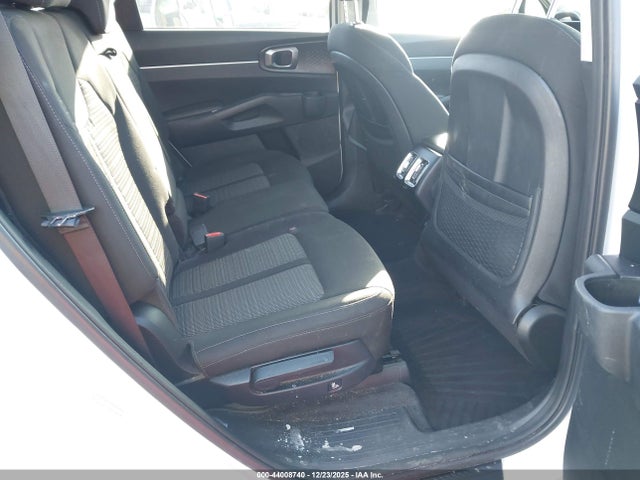 44008740 :رقم المزاد ، 5XYRG4LCXNG150781 vin ، 2022 Kia Sorento Lx مزاد بيع