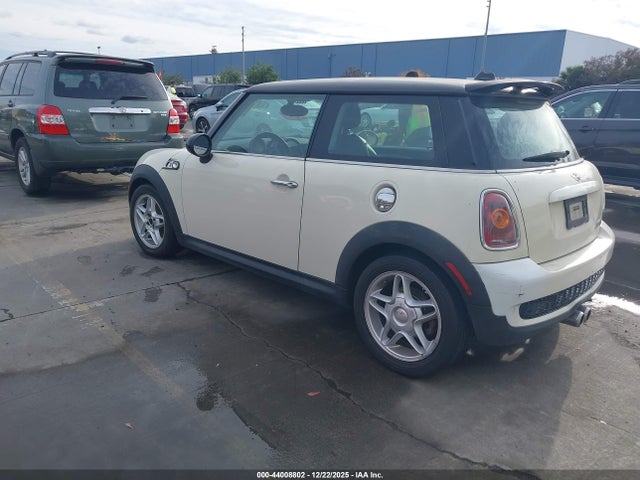 2009 MINI COOPER S WMWMF73549TW83149 Photo 2