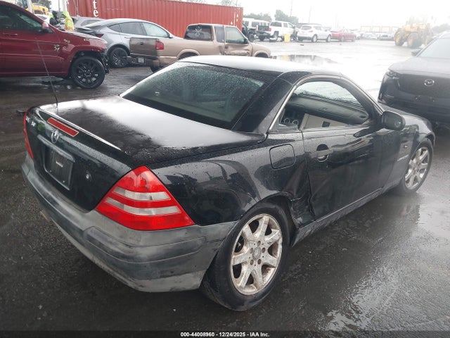 1999 MERCEDES-BENZ SLK 230 WDBKK47F0XF093743 Photo 3