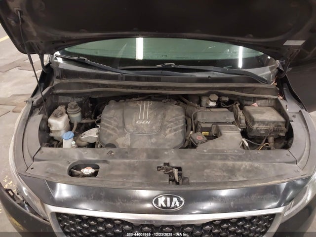 KNDMB5C12G6148672 KIA SEDONA LX