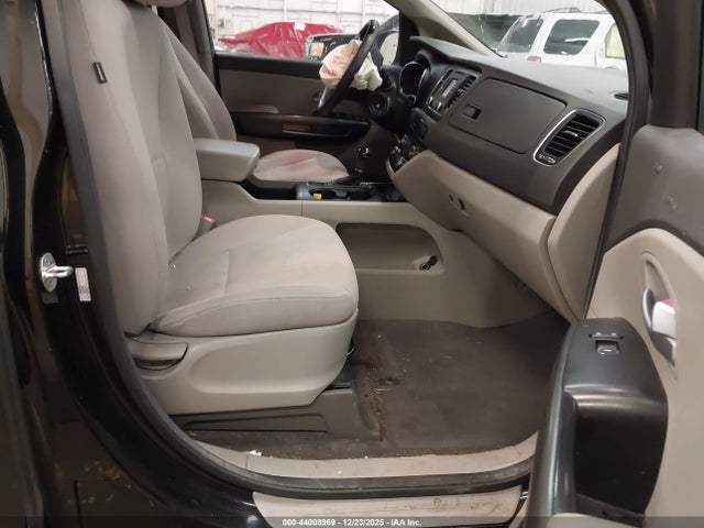 KNDMB5C12G6148672 KIA SEDONA LX