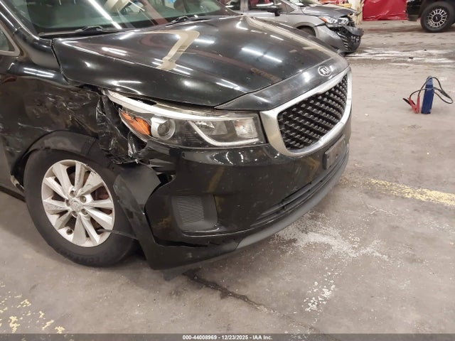 KNDMB5C12G6148672 KIA SEDONA LX