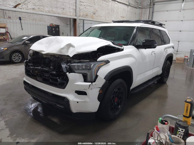 Toyota Sequoia Trd Pro 2023 7SVAAABAXPX014119 Image 2