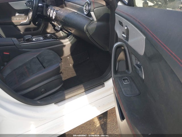 2020 MERCEDES-BENZ CLA 250 WDD5J4GB2LN036075 Photo 4