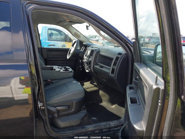 44009287 :رقم المزاد ، 1C6RR6KT4JS155266 vin ، 2018 Ram 1500 Express  4x2 5'7 Box مزاد بيع
