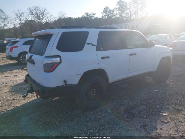 2019 TOYOTA 4RUNNER JTEBU5JR1K5690382 Photo 3