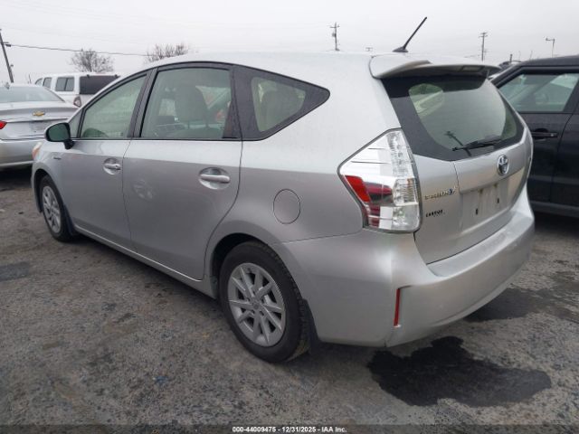 2014 TOYOTA PRIUS V JTDZN3EU2E3302126 Photo 2