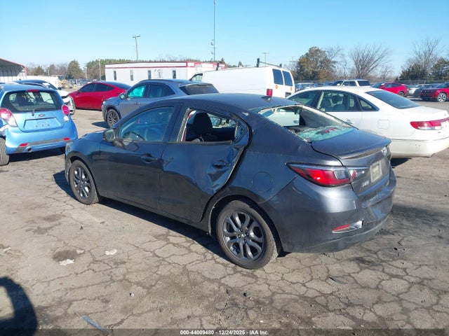 2019 TOYOTA YARIS 3MYDLBYV0KY501405 Photo 2