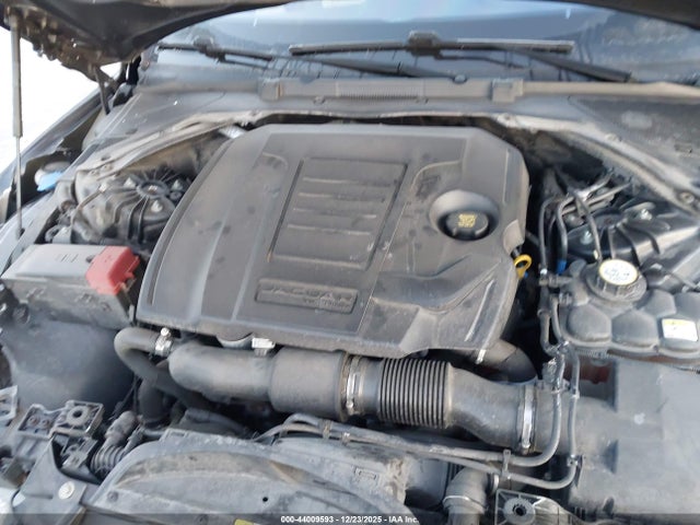 2018 JAGUAR XE SAJAL4GX8JCP36529 Photo 9