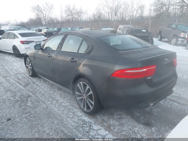 2018 JAGUAR XE SAJAL4GX8JCP36529 Photo 2