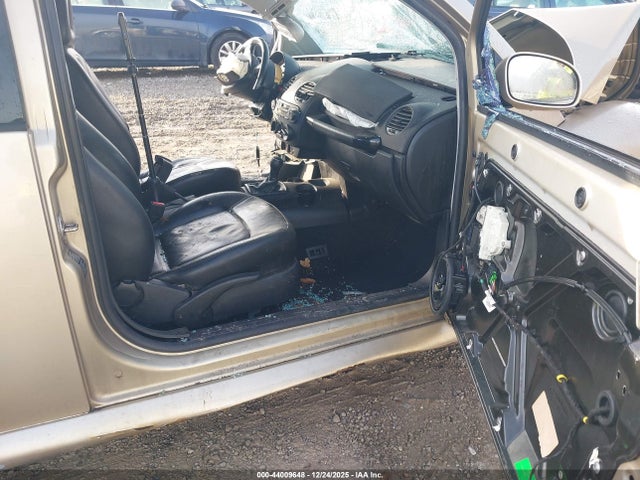2001 VOLKSWAGEN NEW BEETLE 3VWCC21C01M423276 Photo 4