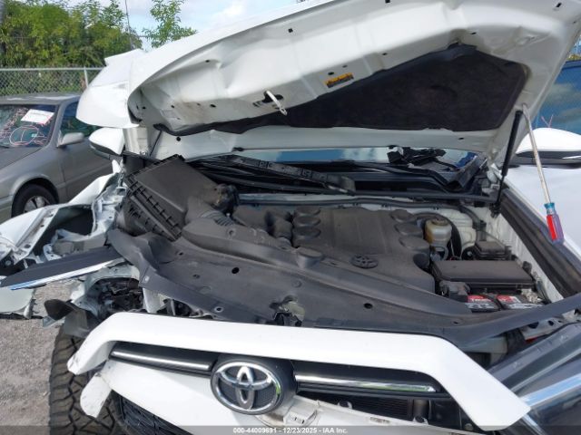 2022 TOYOTA 4RUNNER JTEFU5JR5N5252583 Photo 9